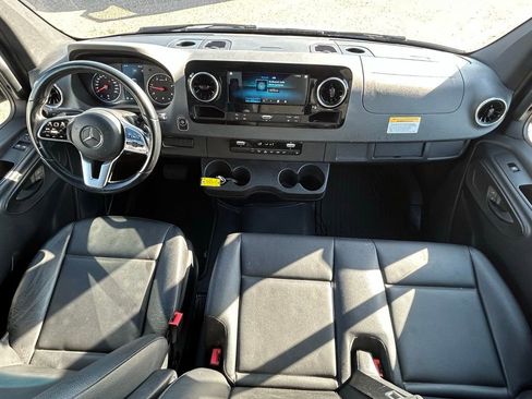Used 2021 Mercedes-Benz Sprinter 2500 image 9