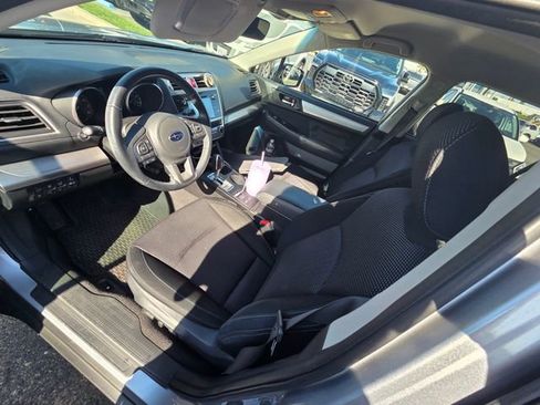 Used 2017 Subaru Outback 2.5i Premium AWD/4WD image 3