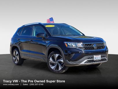 Used 2024 Volkswagen Taos SE w/ Panoramic Sunroof Package