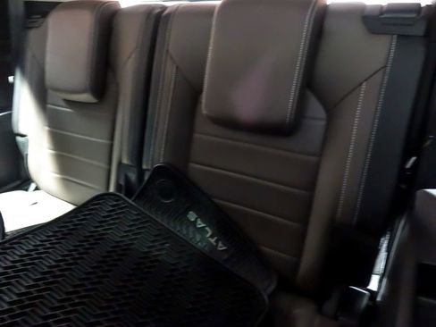 Used 2024 Volkswagen Atlas SEL AWD/4WD image 17