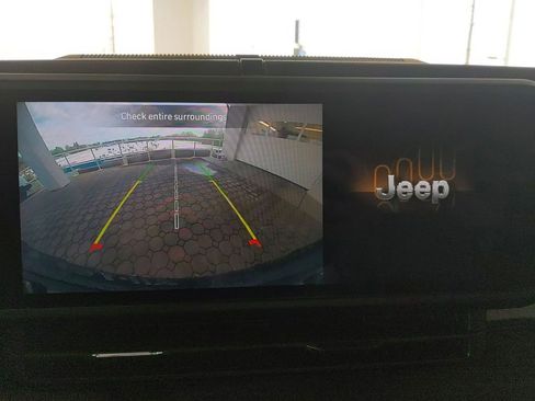 Used 2024 Jeep Wrangler Unlimited AWD/4WD image 23