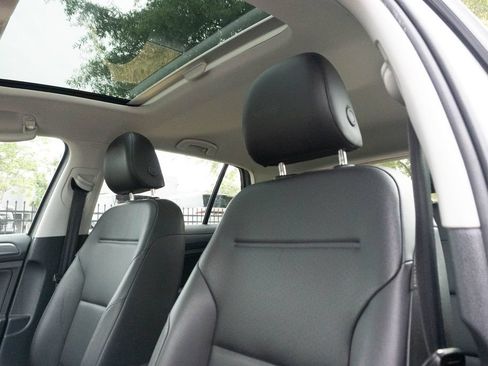 Used 2020 Volkswagen Golf 4-Door FWD image 13