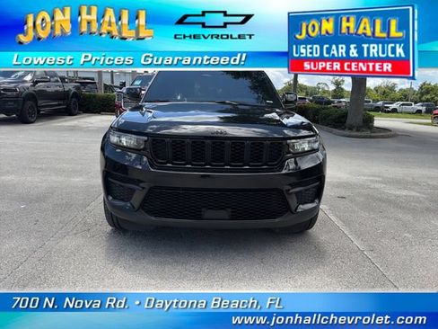 Used 2024 Jeep Grand Cherokee Altitude RWD image 13