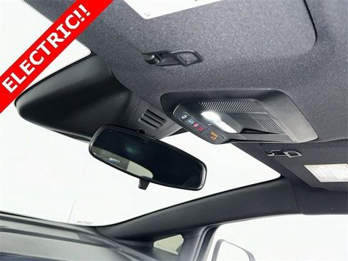 Used 2025 Chevrolet Equinox EV LT image 19