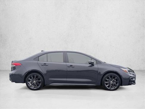 Used 2026 Toyota Corolla SE w/ SE Premium Package FWD image 4