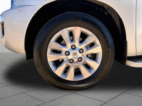 Used 2017 Toyota Sequoia Platinum RWD image 11
