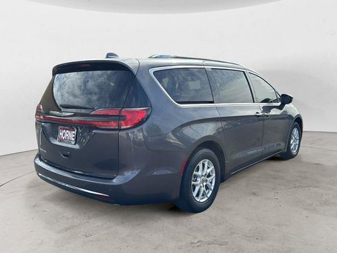 Used 2021 Chrysler Pacifica Touring-L image 5