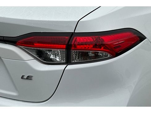 Used 2022 Toyota Corolla LE FWD image 7