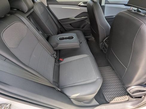Used 2023 Volkswagen Taos SE w/ Panoramic Sunroof Package FWD image 14