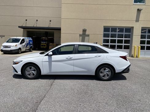 New 2026 Hyundai Elantra SE FWD image 5