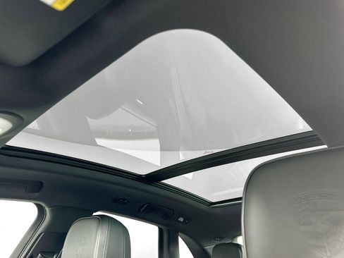 Certified 2026 Porsche Macan image 36