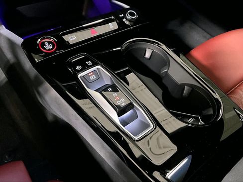 Used 2025 Audi S6 e-tron Prestige w/ 21" Black Optic Package image 26