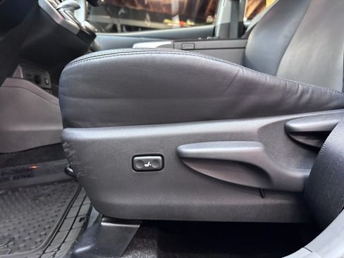 Used 2012 Toyota Prius V Five FWD image 9