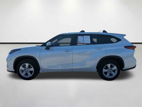 Used 2022 Toyota Highlander L FWD image 5