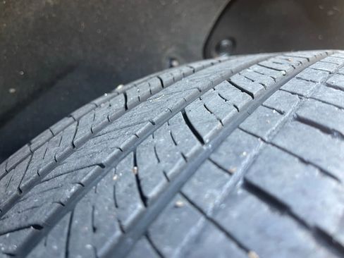 Used 2021 Toyota RAV4 XLE Premium image 10