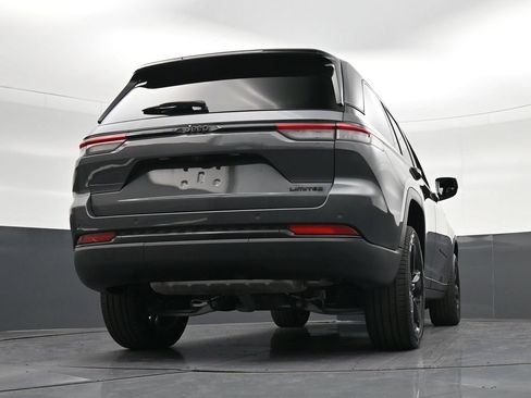 Used 2025 Jeep Grand Cherokee Limited w/ Black Appearance Package RWD image 22