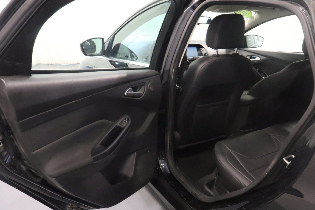 Used 2015 Ford Focus Titanium FWD image 10