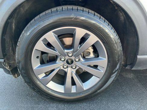 Used 2022 Ford Explorer XLT w/ Equipment Group 202A AWD/4WD image 11