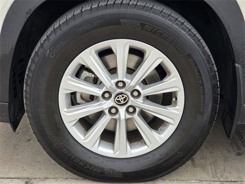 Certified 2024 Toyota Grand Highlander XLE image 8