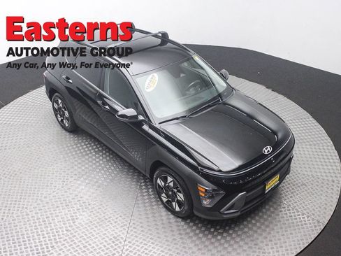 Used 2024 Hyundai Kona SEL w/ Convenience Package FWD image 3
