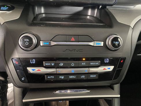 Used 2020 Ford Explorer XLT w/ Equipment Group 202A AWD/4WD image 10