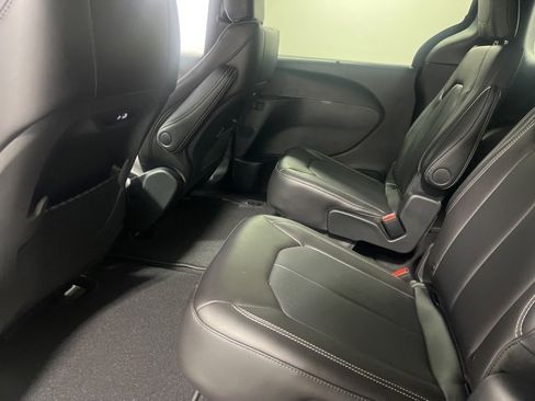 New 2026 Chrysler Pacifica Select image 30