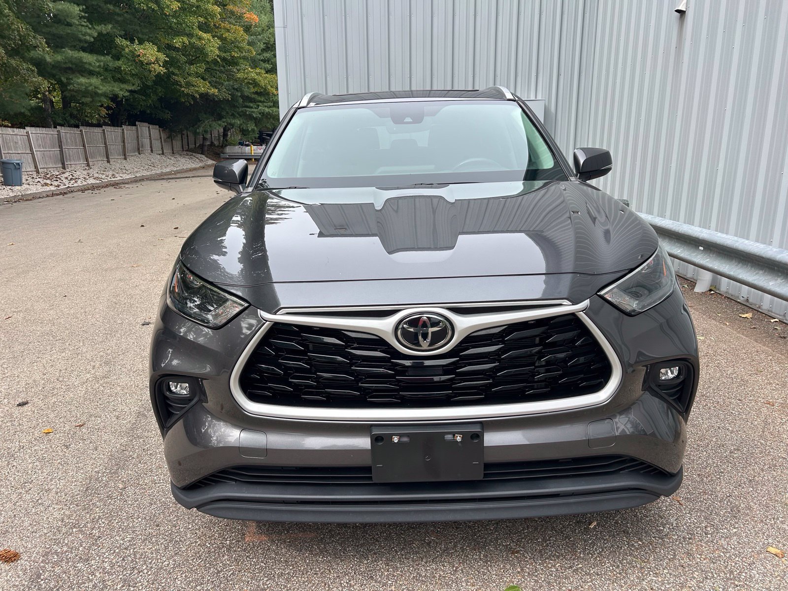 Used 2023 Toyota Highlander XLE AWD/4WD image 2