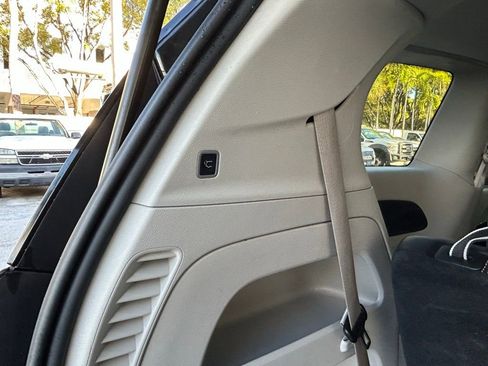 Used 2024 Chrysler Pacifica Touring-L image 40