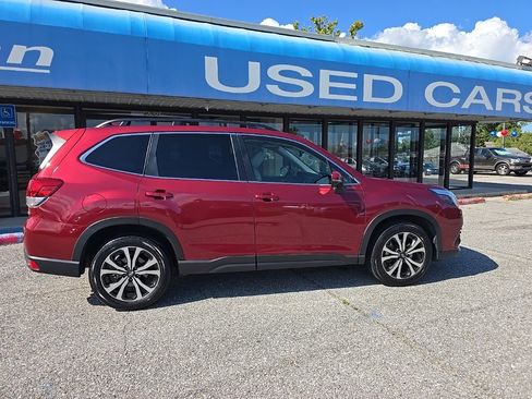 Used 2023 Subaru Forester Limited image 3