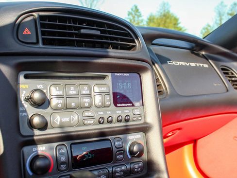 Used 2004 Chevrolet Corvette Convertible w/ Preferred Equipment Group RWD image 35