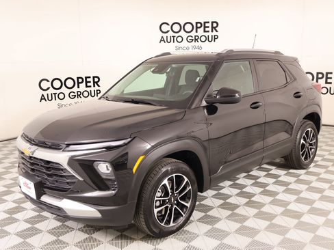 Used 2025 Chevrolet TrailBlazer LT AWD/4WD image 9
