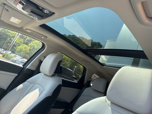 New 2026 Kia Sportage EX w/ EX Panorama Roof Package image 40
