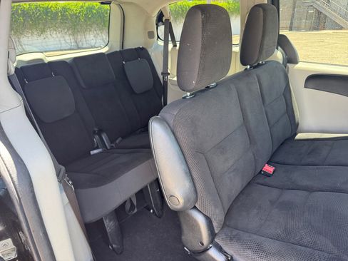 Used 2017 Dodge Grand Caravan SE w/ Power Window Group FWD image 18