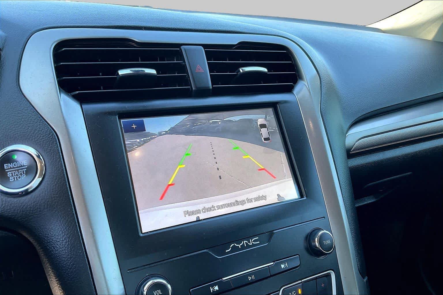 Used 2020 Ford Fusion SE FWD image 27