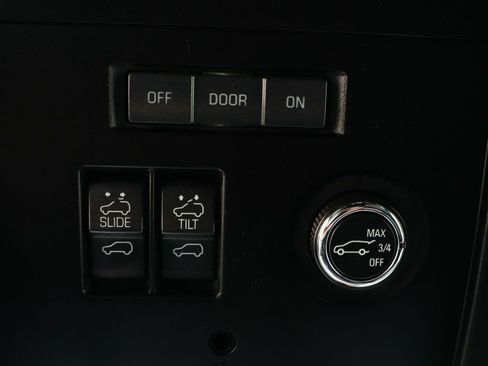 Used 2018 Cadillac Escalade ESV Platinum image 35