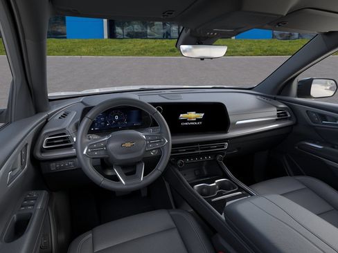 New 2026 Chevrolet Traverse LT w/ Driver Confidence Package AWD/4WD image 3
