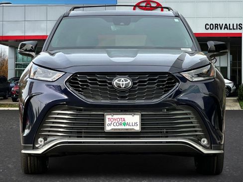 New 2026 Toyota Highlander XSE image 3