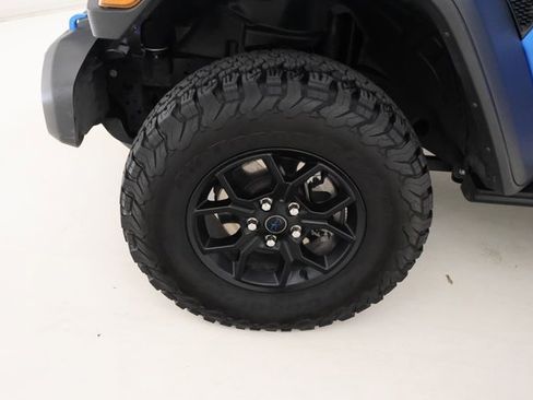 Used 2024 Jeep Wrangler Unlimited image 7