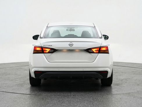 Used 2025 Nissan Altima 2.5 SV image 7