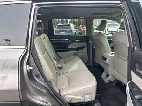 Used 2018 Toyota Highlander Limited image 17