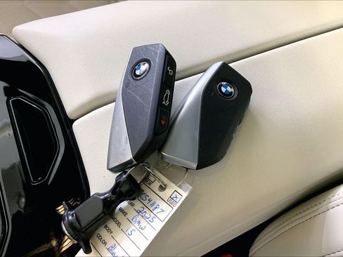 Used 2025 BMW i5 xDrive40 w/ Premium Package AWD/4WD image 14