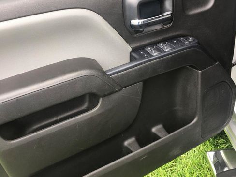 Used 2018 Chevrolet Silverado 1500 Custom w/ Custom Value Package AWD/4WD image 10