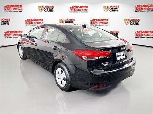 Used 2018 Kia Forte LX image 2