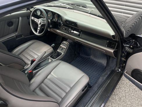 Used 1992 Porsche 911 Carrera image 30