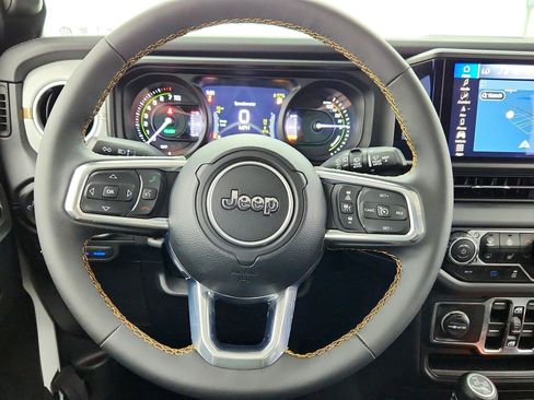Used 2024 Jeep Wrangler Unlimited Sahara w/ Technology Group AWD/4WD image 34
