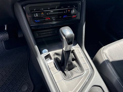 Certified 2022 Volkswagen Tiguan SE w/ Panoramic Sunroof Package FWD image 25