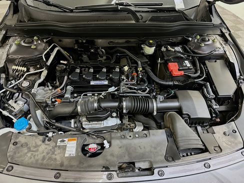 Used 2018 Honda Accord Sport image 33