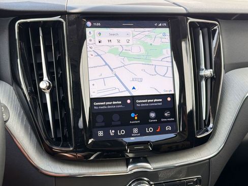 Used 2025 Volvo XC60 B5 Plus image 22