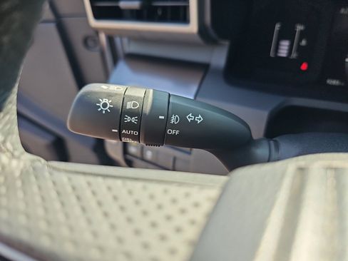 Used 2025 Toyota 4Runner SR5 AWD/4WD image 31