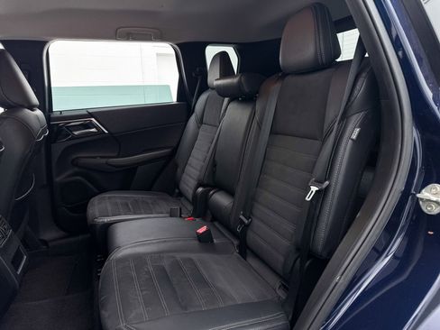 Used 2023 Mitsubishi Outlander SE image 33